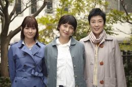 『すーちゃん まいちゃん さわ子さん』に出演する、左から、真木よう子、柴咲コウ、寺島しのぶ