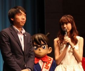 『名探偵コナン 11人目のストライカー』の完成披露試写会に登壇した桐谷美玲と中村憲剛選手