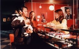 失業した夫婦の悲哀と希望を描いた『浮き雲』(96)など、全20作品が新作公開を記念して上映