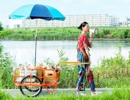 人とネコの出会いを手伝うサヨコを中心とした人間模様を描く