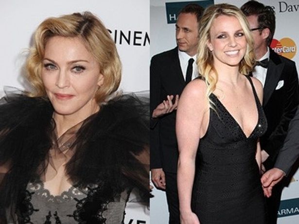 【写真】9年前に壇上でキスをして話題になったマドンナとブリトニー・スピアーズ