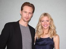 『バトルシップ』で来日したブルックリン・デッカーとアレクサンダー・スカルスガルド(左)