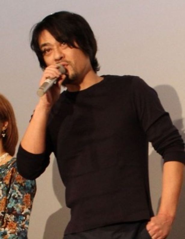 野原ひろしの声を演じる藤原啓治は「自分の足はひろしと違い臭くない」とアピール