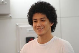 本当にパーマをかけた自前のアフロ頭で、屈託のない笑顔を浮かべられたらたまらない！