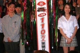 『劇場版 SPEC 天』の大ヒット御礼舞台挨拶に登場した加瀬亮、戸田恵梨香