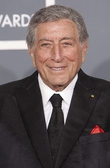 85歳にしてレッドカーペットで輝きを放つ！