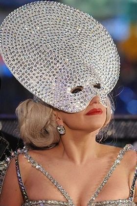 韓国公演で学生が抗議活動？