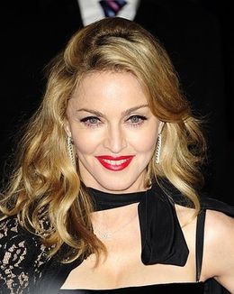 乳首丸出し写真が約200万円で落札