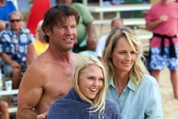 彼女を支える両親役にデニス・クエイドとヘレン・ハント