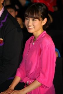 『LOVE まさお君が行く！』の舞台挨拶にシークレットゲストとして登壇した前田敦子