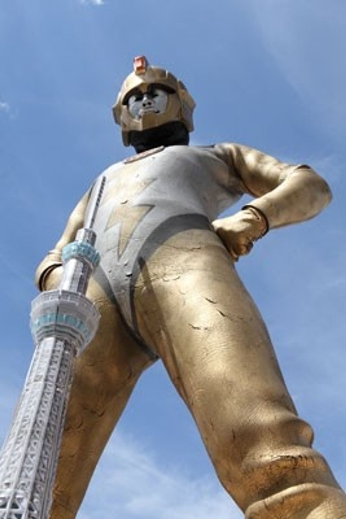 東京スカイツリーを片手に怪獣と戦う巨大ヒーロー・電エースが登場