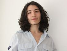 『少年は残酷な弓を射る』のエズラ・ミラー