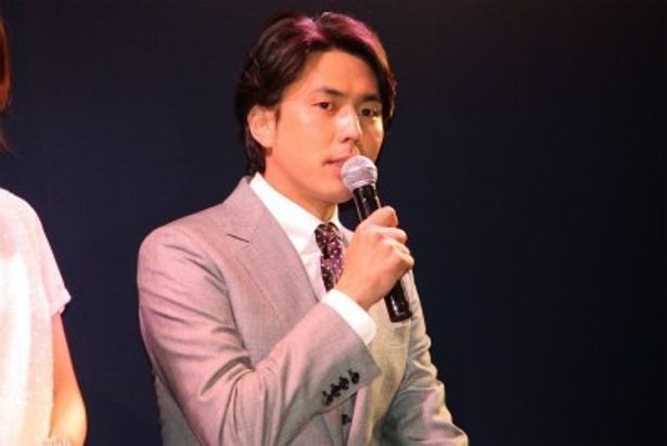 謎を追いかける千曳辰治役の袴田吉彦