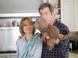 16年ぶりに監督を務めたジョディ・フォスター。トラブル続きの親友メル・ギブソンに転機を提供する優しさも見せた