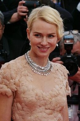 ナオミ・ワッツのダイアナ妃は「似ていない」