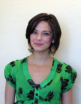 父はドイツ人、母は中国人のハーフ。オリエンタルな容姿も役にぴったり