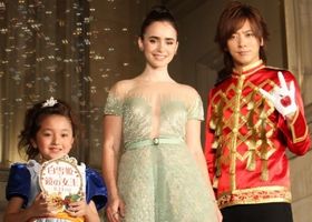 『白雪姫と鏡の女王』のプレミア試写会に登壇したリリー・コリンズ、谷花音、DAIGO
