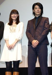 大阪のなんばパークスシネマの舞台挨拶に登壇