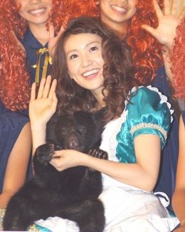 舞台あいさつを行った大島優子