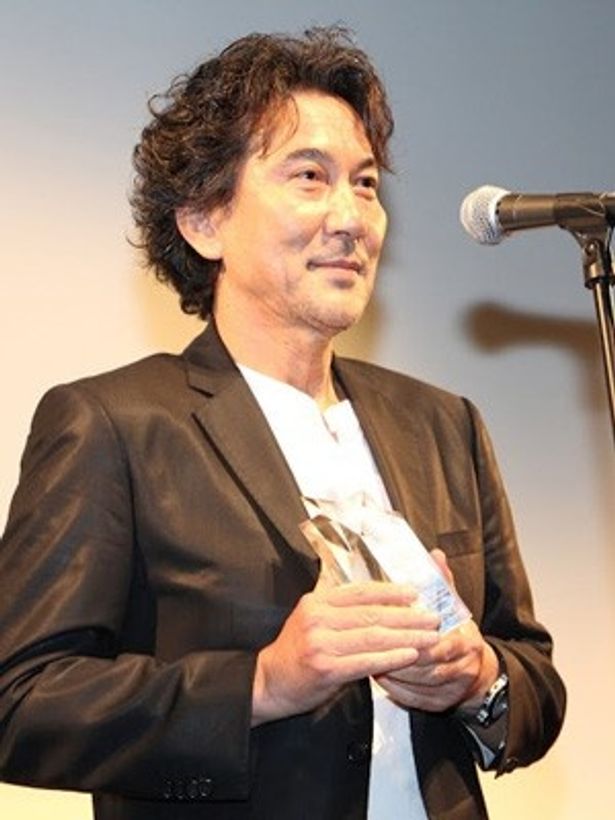 役所は第1回Cut Above Award for Excellent in Filmを受賞