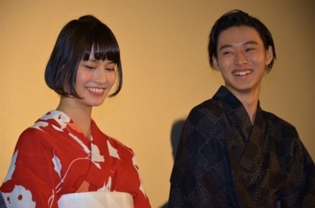 『アナザー Another』の初日舞台挨拶に登壇した山崎賢人と橋本愛