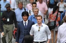 ウォール街を歩く蓮実聖司