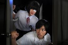 学校を舞台に死の連鎖に巻き込まれた少年と少女を描く『アナザー Another』