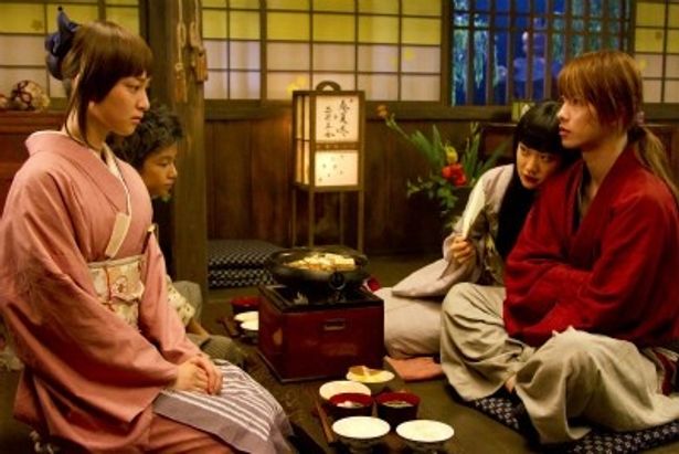 牛鍋屋「赤べこ」での蒼井優の妖艶なシーンも必見だ