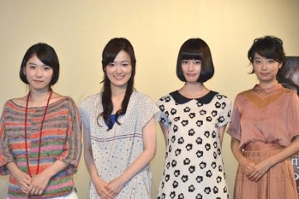 【写真を見る】女子会のようなノリでトークショーを盛り上げた4人