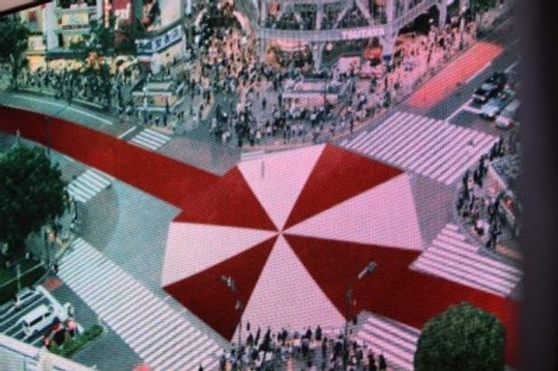 最初に渋谷から六本木まで続くバーチャルの世界最長レッドカーペットの映像が！