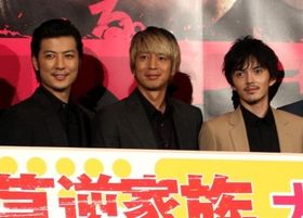 『莫逆家族 バクギャクファミーリア』初日舞台挨拶に登壇した徳井義実と林遣都、玉山鉄二