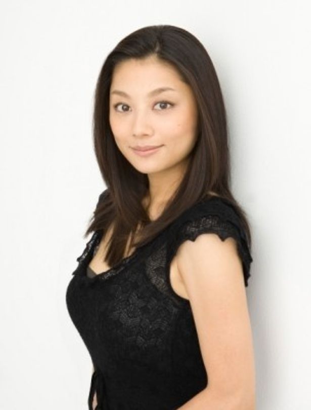 傷つけられたなつめのため、堀田兄弟の首に賞金をかける年長の女郎・お梶を演じる小池栄子