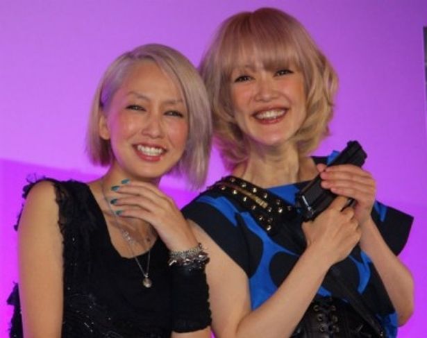 『バイオハザードV』試写会に登壇した中島美嘉と松嶋尚美