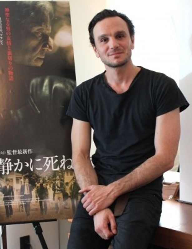 「様々な役の色の違いを楽しんでいる」と語るディミトリ・ストロージュ