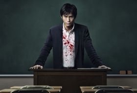 表向きは優しい先生、その裏の顔は殺人者