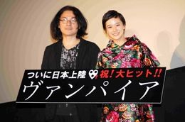 舞台あいさつに登場した岩井俊二監督と蒼井優(写真左から)