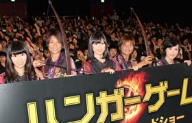 『ハンガー・ゲーム』ジャパンプレミアに登壇した生駒里奈、大野忍、生田絵梨花、近賀ゆかり、桜井玲香（右から）