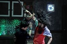 武器を持った相手にも素手で立ち向かう！