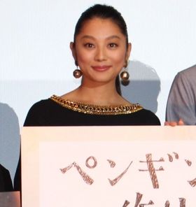 『ペンギン夫婦の作りかた』完成披露試写会に登壇した小池栄子