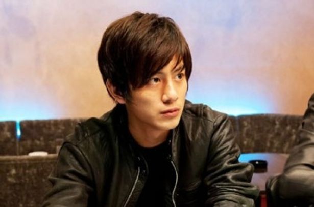 溝端淳平は浅野忠信演じる北川の弟に