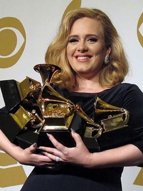 007主題歌に絶賛の声