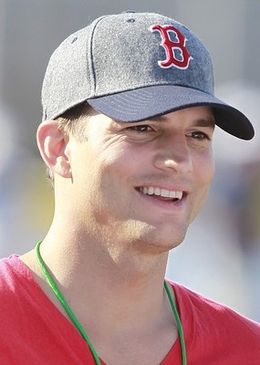 ミラ・クニスにプロポーズ？