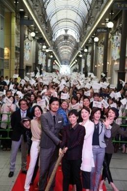 『綱引いちゃった！』大分凱旋プレミアイベントに登場した井上真央、松坂慶子、玉山鉄二たち