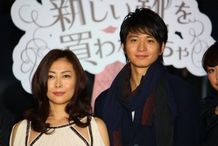 初日舞台挨拶に登壇した中山美穂と向井理