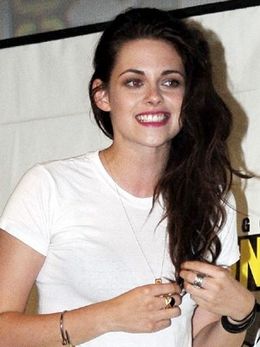 ロブの自宅近くに家を購入したクリステン