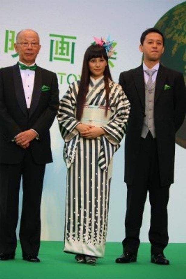 柴咲コウの全身ショット