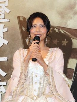 リンカーン大統領夫人・メアリー役の吹き替えに挑戦した相武紗季