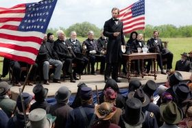 リンカーンを演じたベンジャミン・ウォーカー。彼は191cmの長身だが、本物のリンカーンは193cmあったという