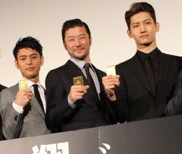 初日舞台挨拶に登壇した妻夫木聡、浅野忠信、チャンミン