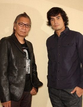 『悪の教典』でタッグを組んだ主演の伊藤英明と三池崇史監督